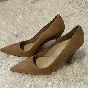 GOOD AMERICAN The Icon Pointed Toe Suede Nude Pump